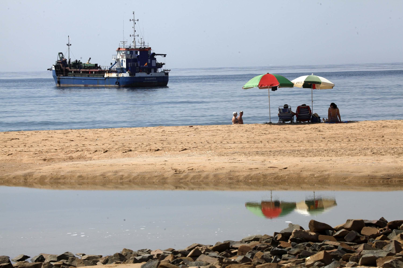 Las imágenes de la recuperación de la playa de La Antilla