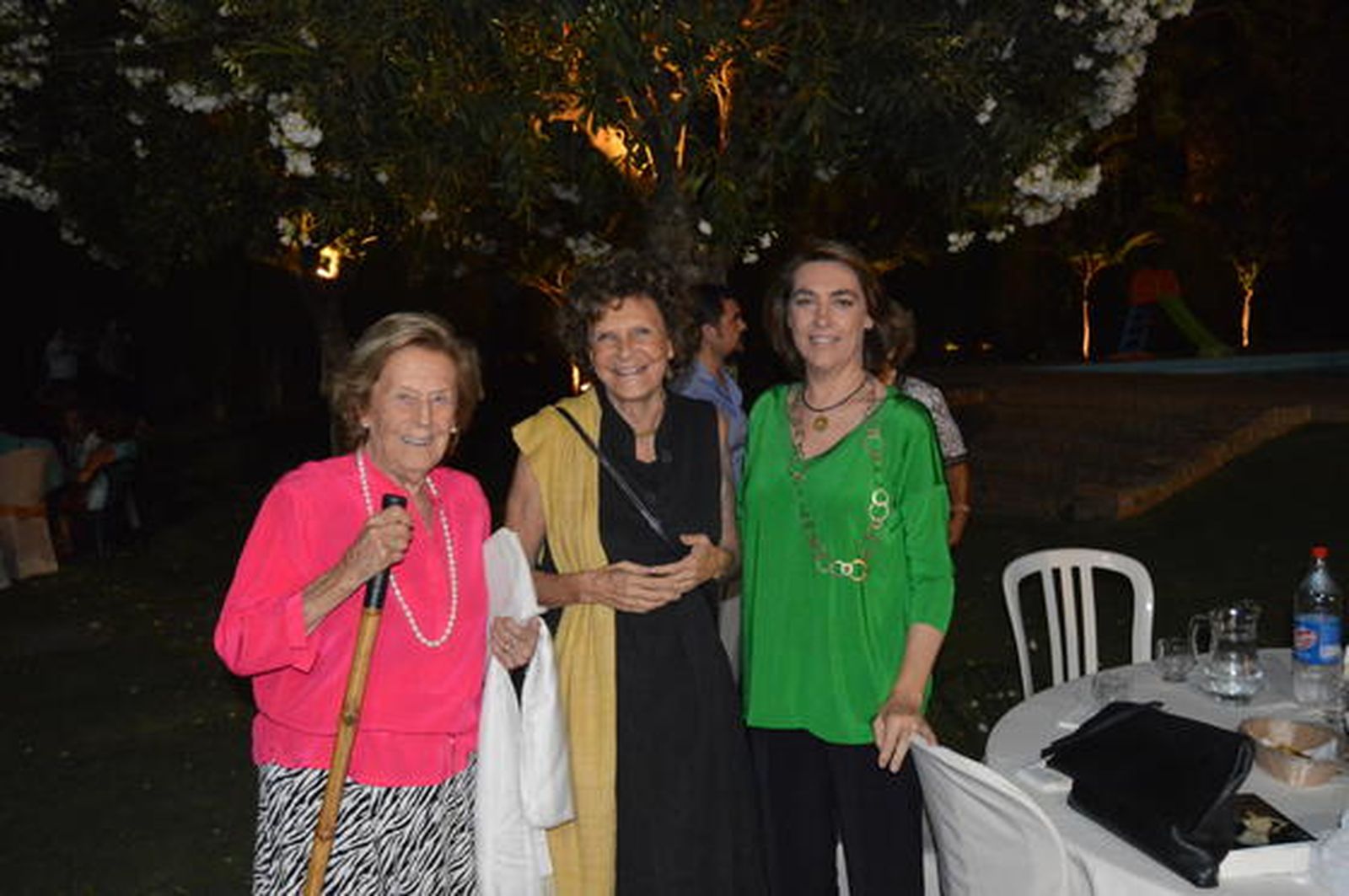Elisa Cologán, Marta Medina y Mercedes del Río, durante la firma del libro.

Foto: Ignacio Casas de Ciria