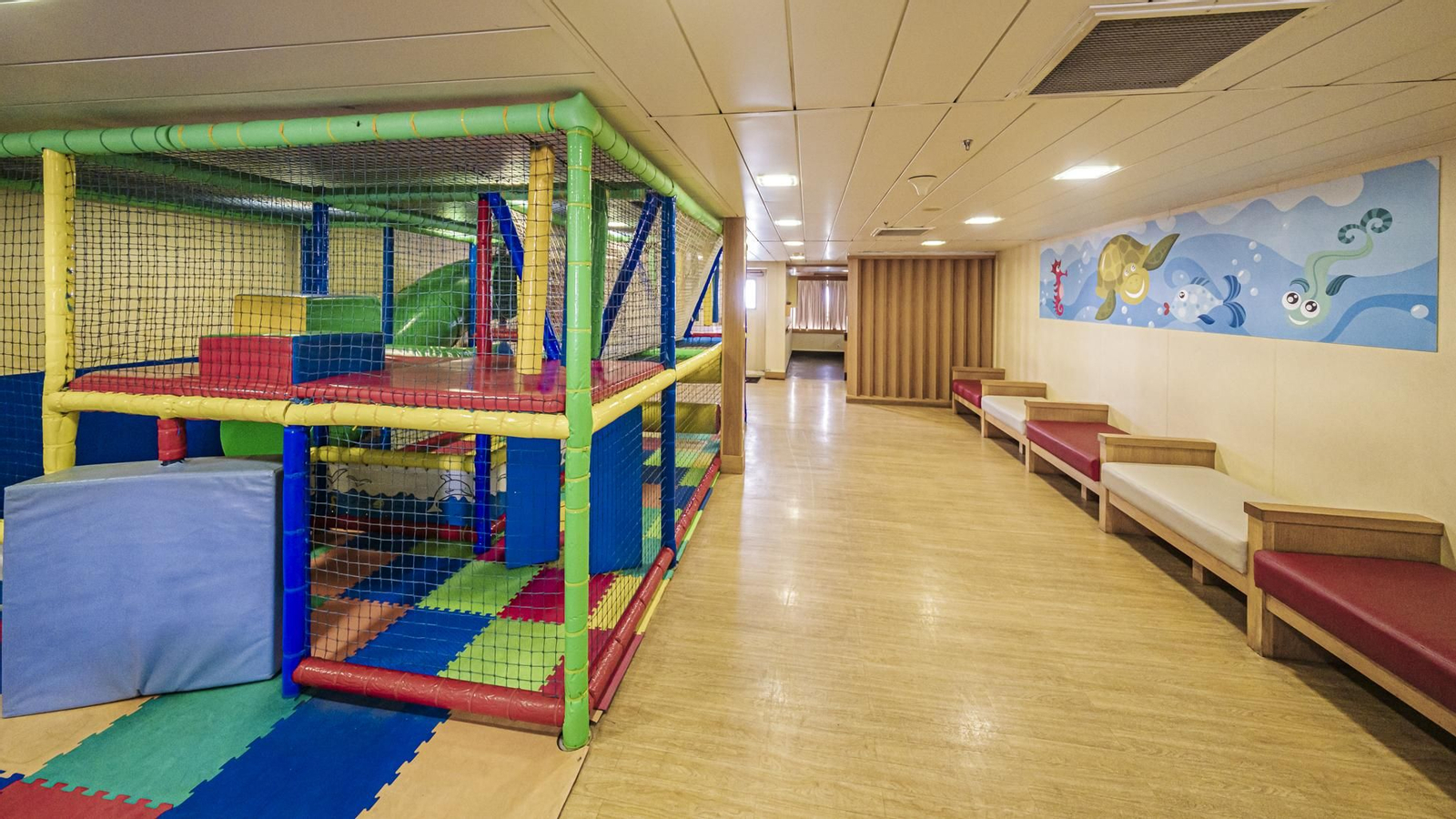 Interior del superferry 'Volcán de Tinamar'.