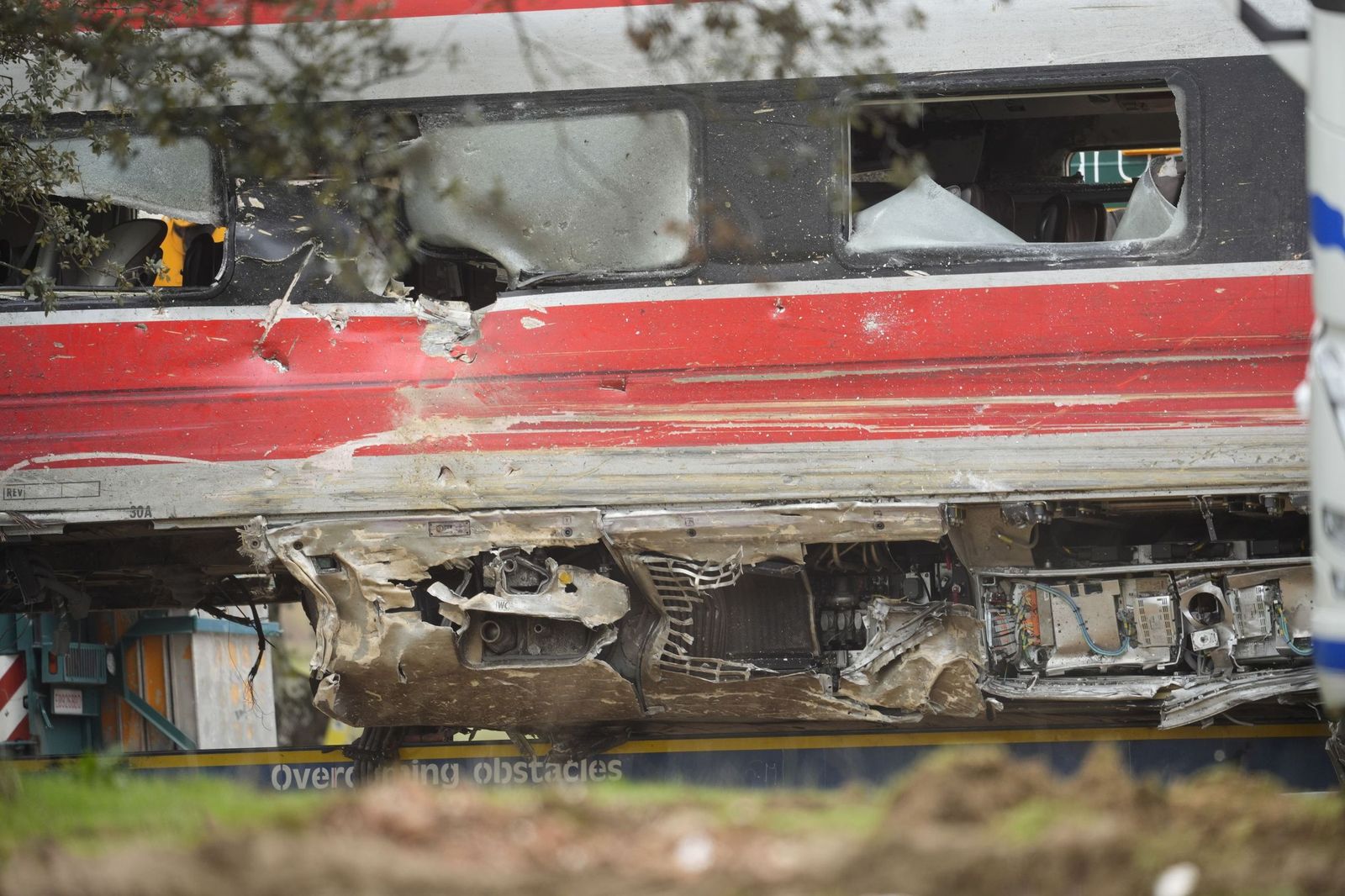 Imagen del tren tras el descarrilamiento.