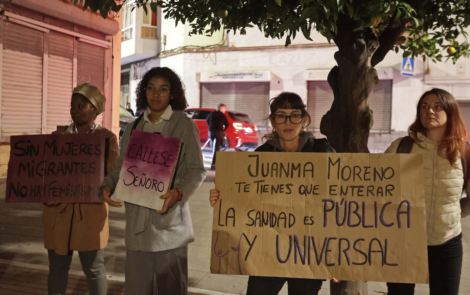 Fotos de la concentración por el 25 N de Marea Violeta en Algeciras