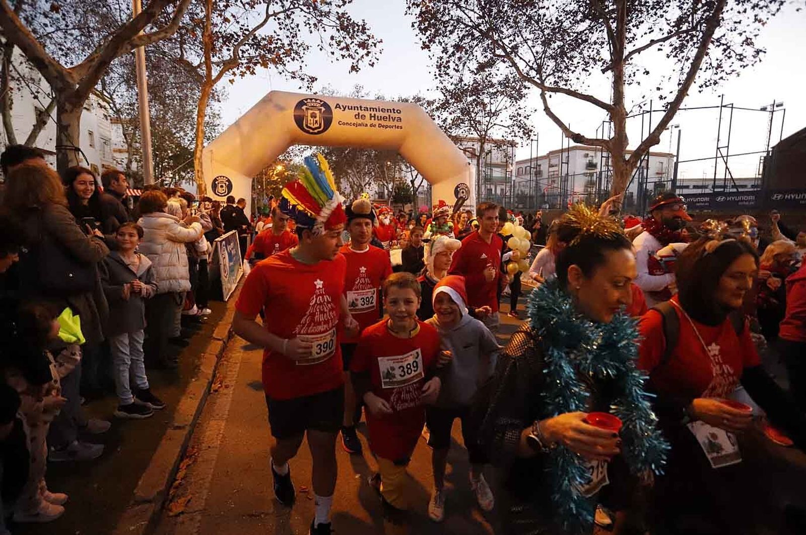 Imágenes de la carrera de San Silvestre en Huelva
