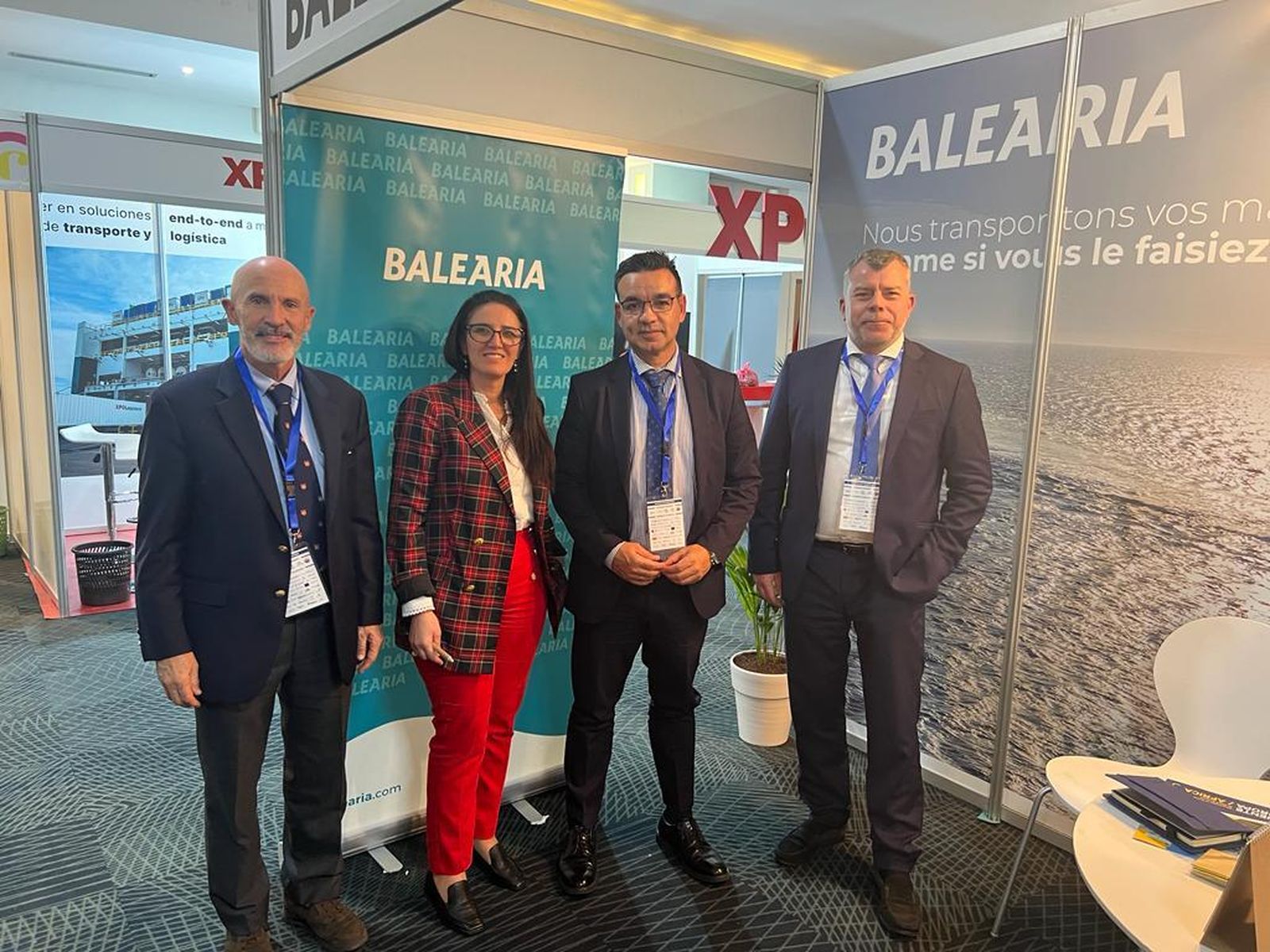 José Antonio Cuesta, jefe de División Comercial y Calidad de la APA (izqda.) y José Rafael Díaz, director de la Autoridad Portuaria de Almería (tercero por la izqda.) en el encuentro en Tánger