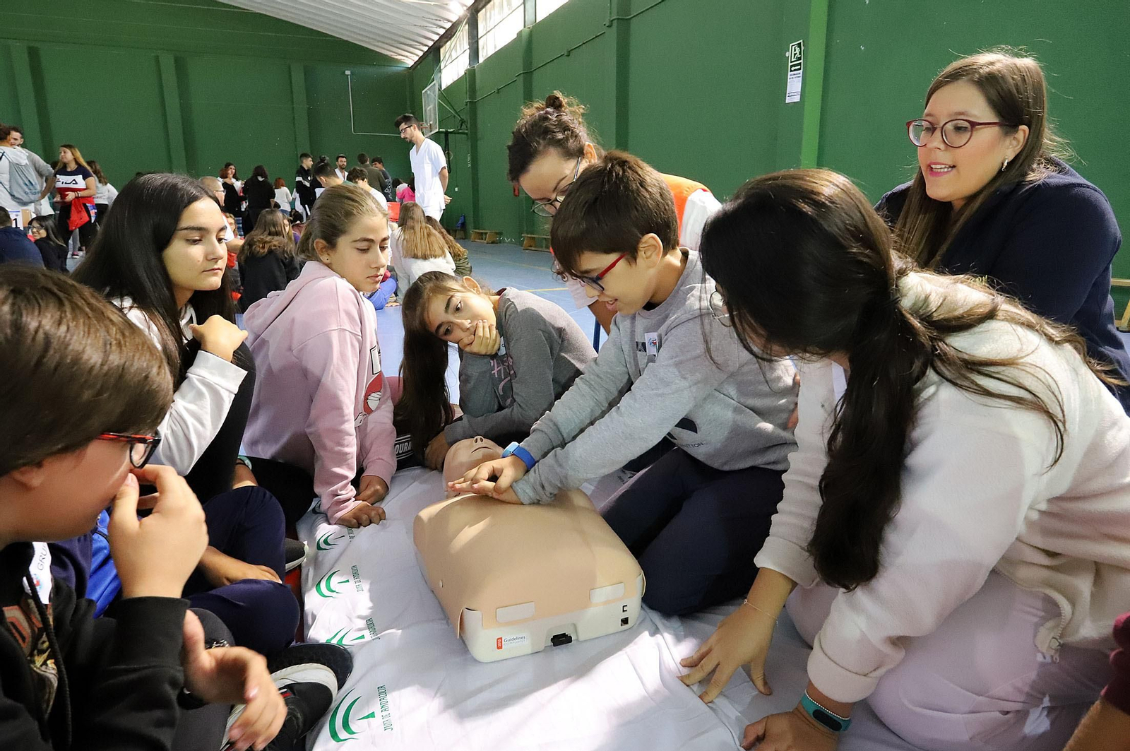 Imágenes de las jornadas de reanimación pulmonar en el IES Alto Conquero