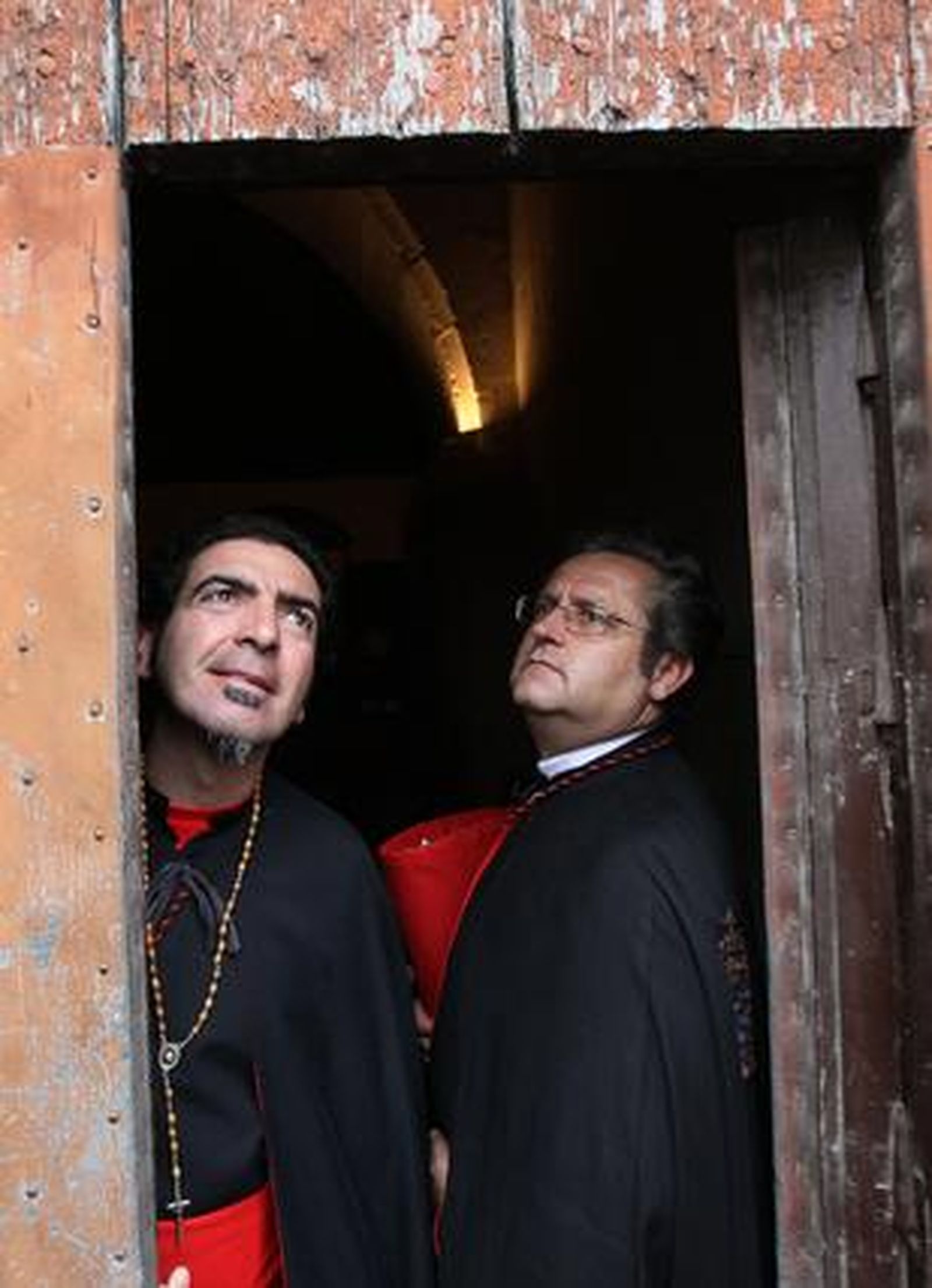 Una tónica habitual ayer: las miradas al cielo.

Foto: Miguel Ángel González