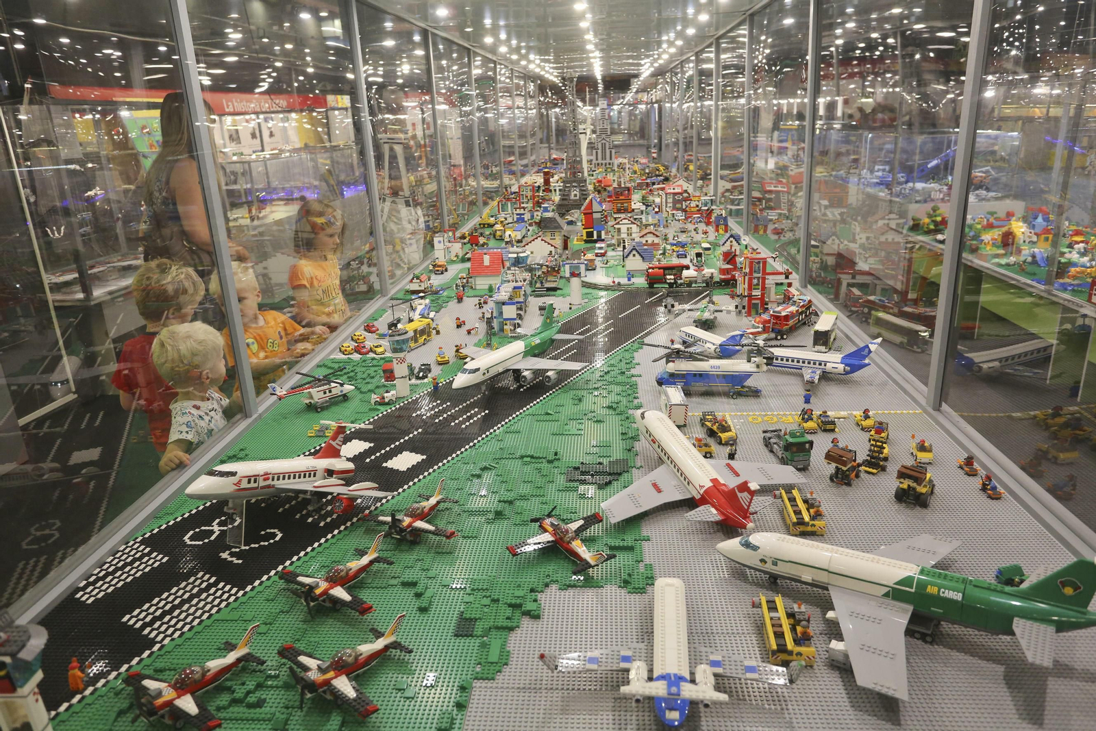 Las fotos de la exposición de Lego en el Muelle Uno de Málaga