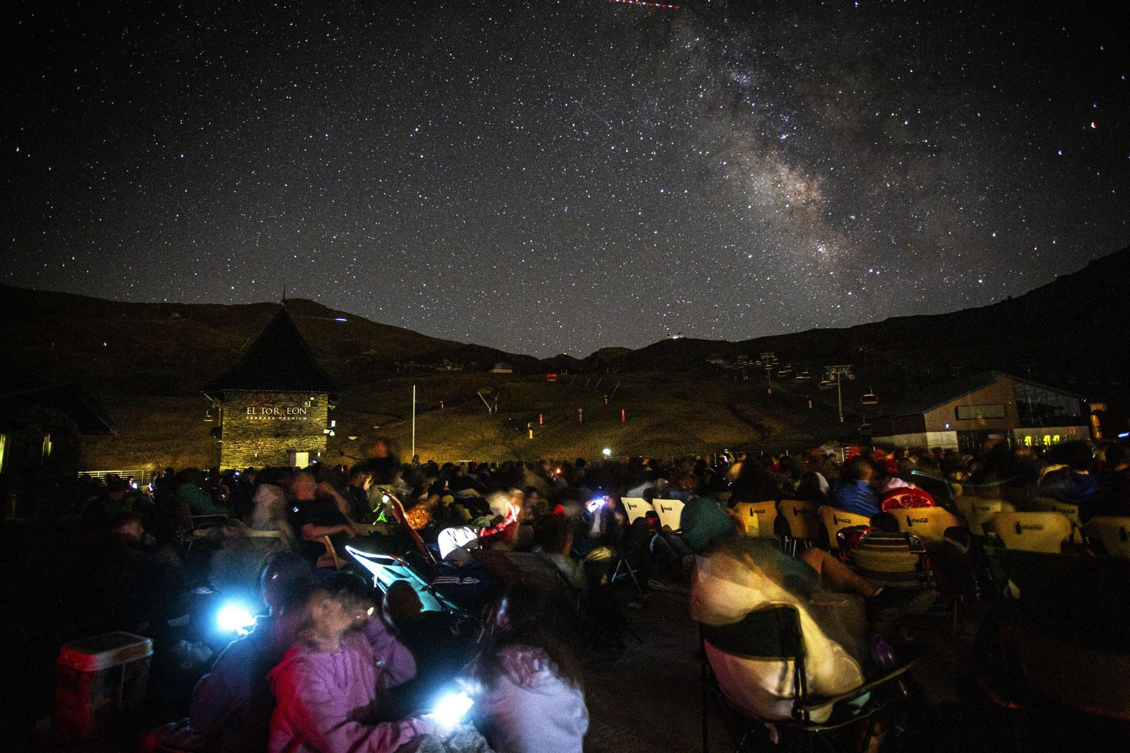 Ver las lluvias de estrellas desde Borreguiles, un plan clásico en Granada.
