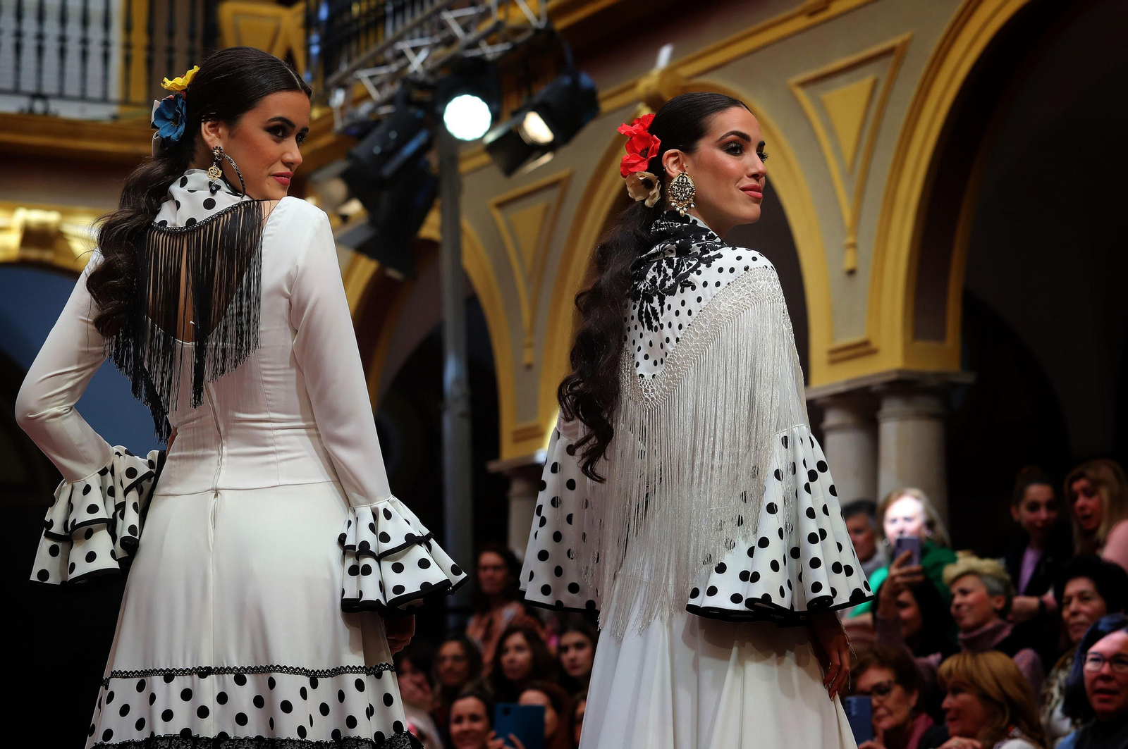 Huelva Flamenca 2023. Imágenes del desfile benéfico de El Ajolí a favor de Cruz Roja Española