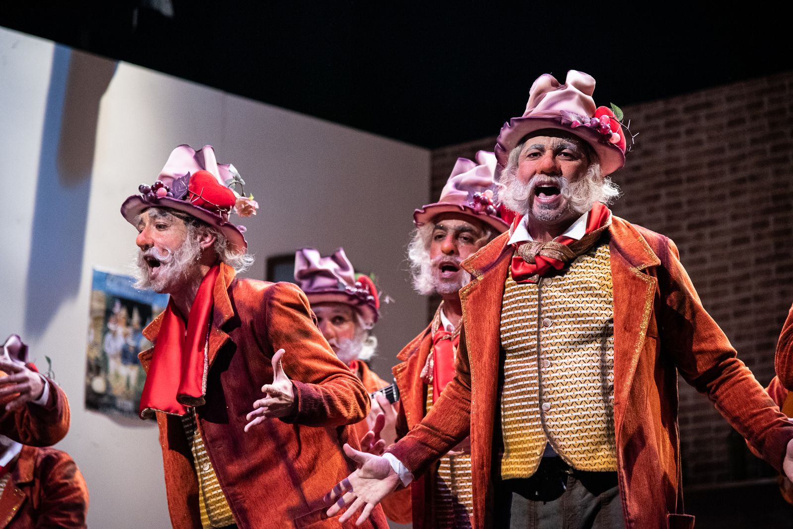 Imágenes de la comparsa Borracho (2ª semifinal del Carnaval Colombino de Huelva)