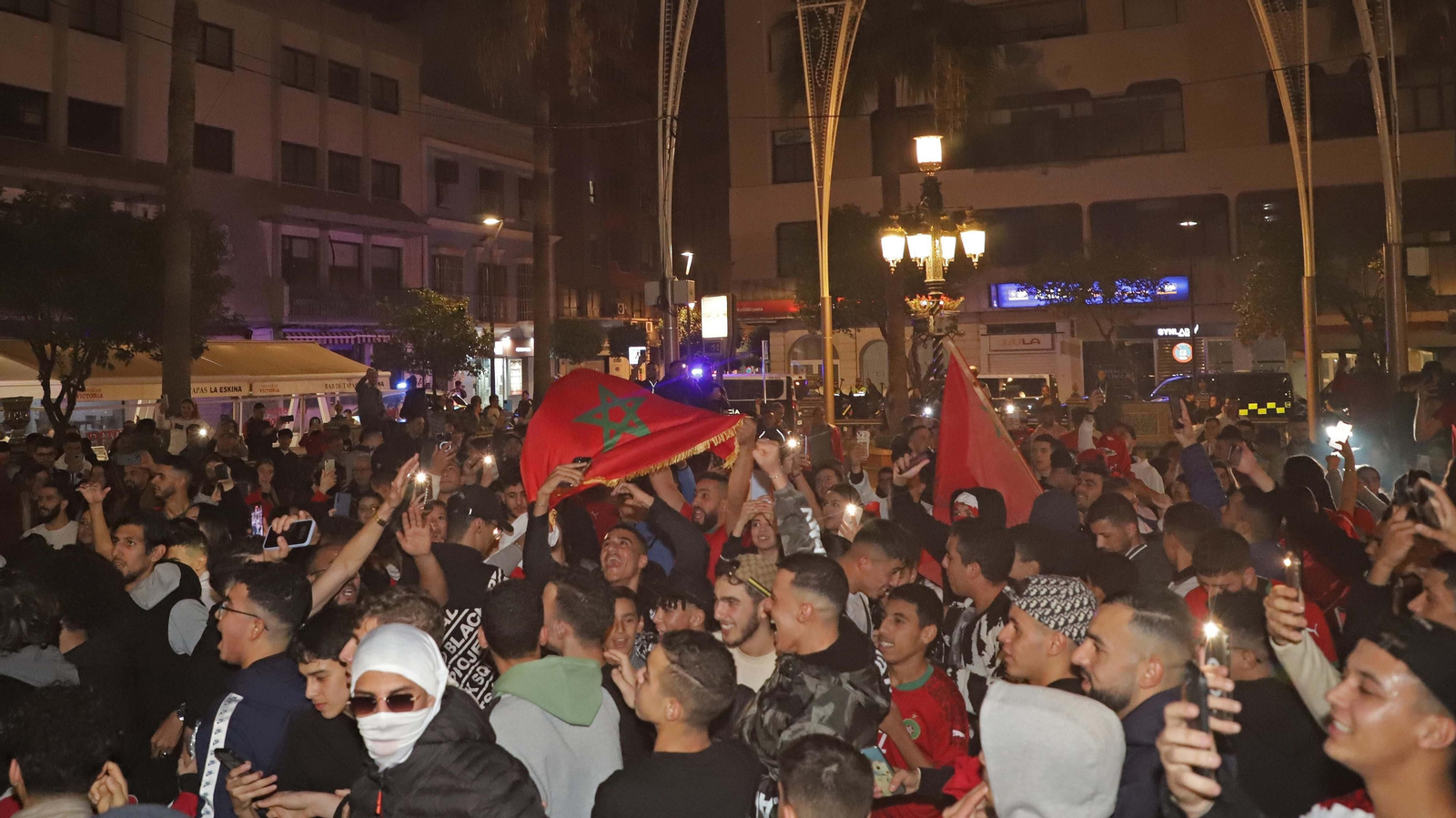 Fotos de la celebración en Algeciras de la victoria de Marruecos sobre España en Qatar
