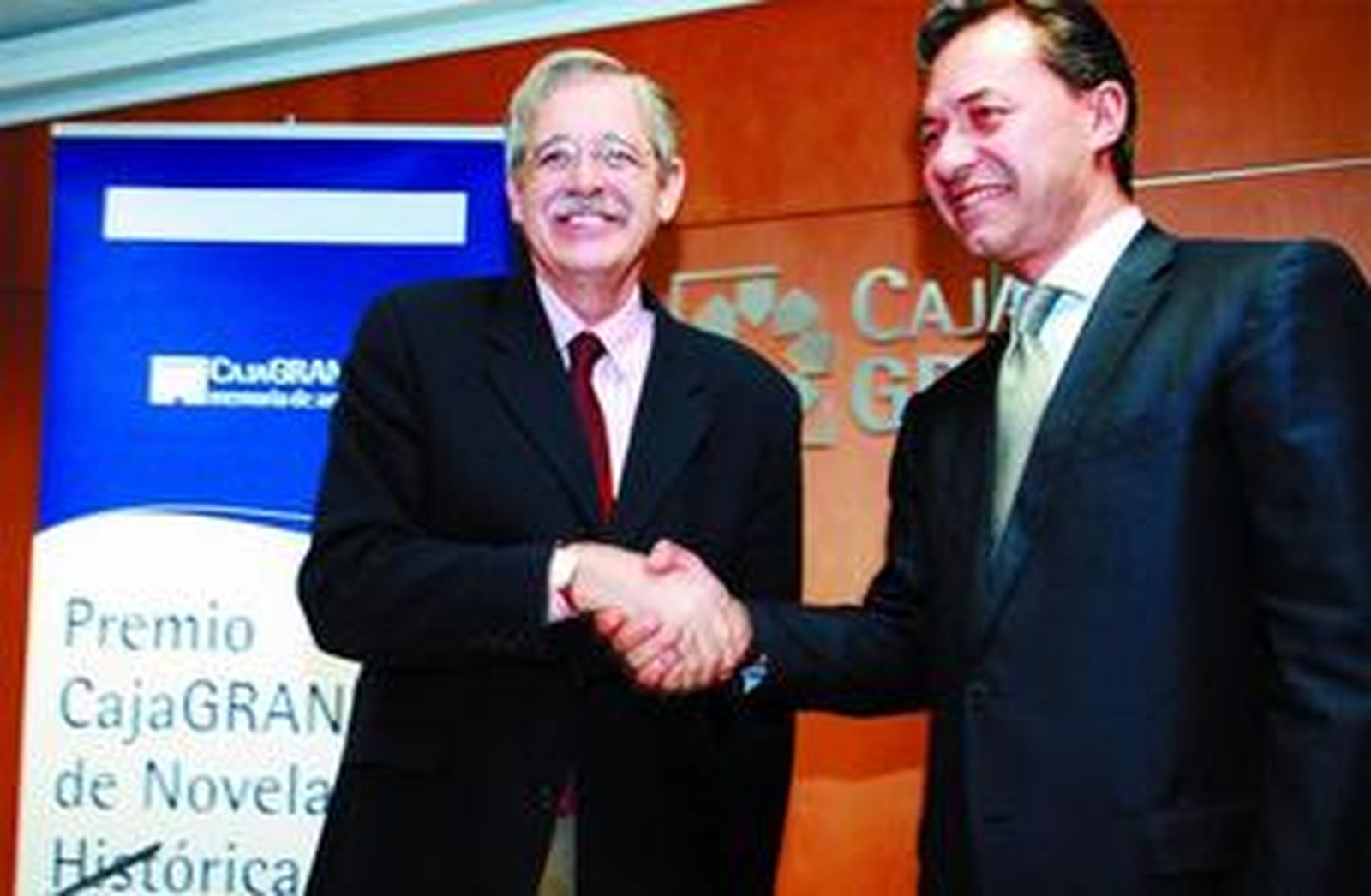 El premio surge del acuerdo firmado ayer por el presidente de la entidad, Antonio-Claret García, y el consejero delegado de RHM, Riccardo Cavallero.