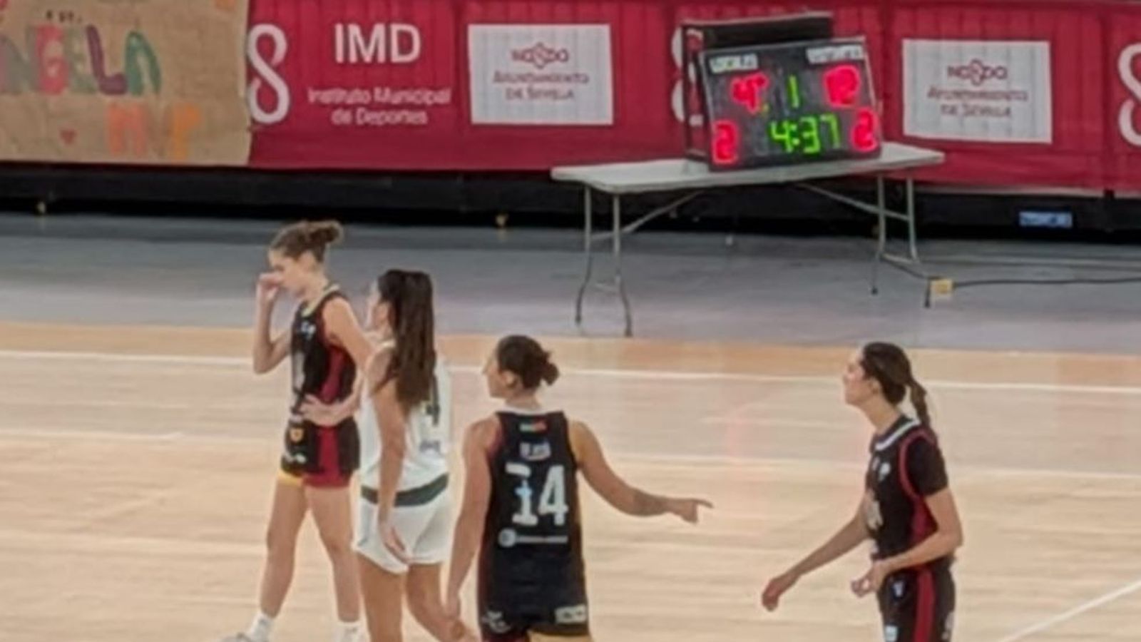 In instante del partido amistoso del Baloncesto Sevilla Femenino contra el Unicaja.