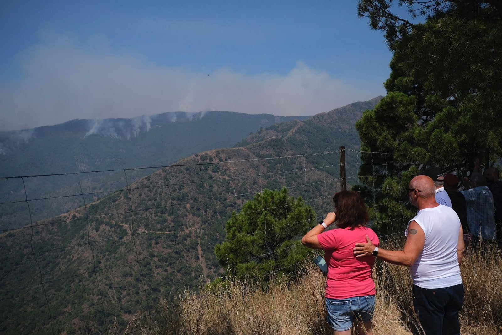 Las imágenes de los medios aéreos y terrestres en las labores de extinción del incendio de Pujerra este jueves Las imágenes de los medios aéreos y terrestres en las labores de extinción del incendio de Pujerra este jueves