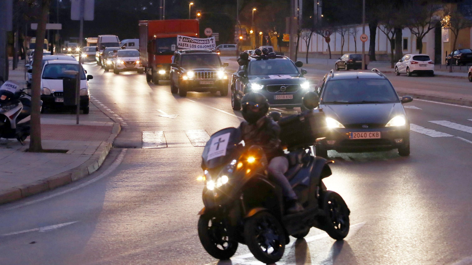Los autónomos vuelven a manifestarse en caravana
