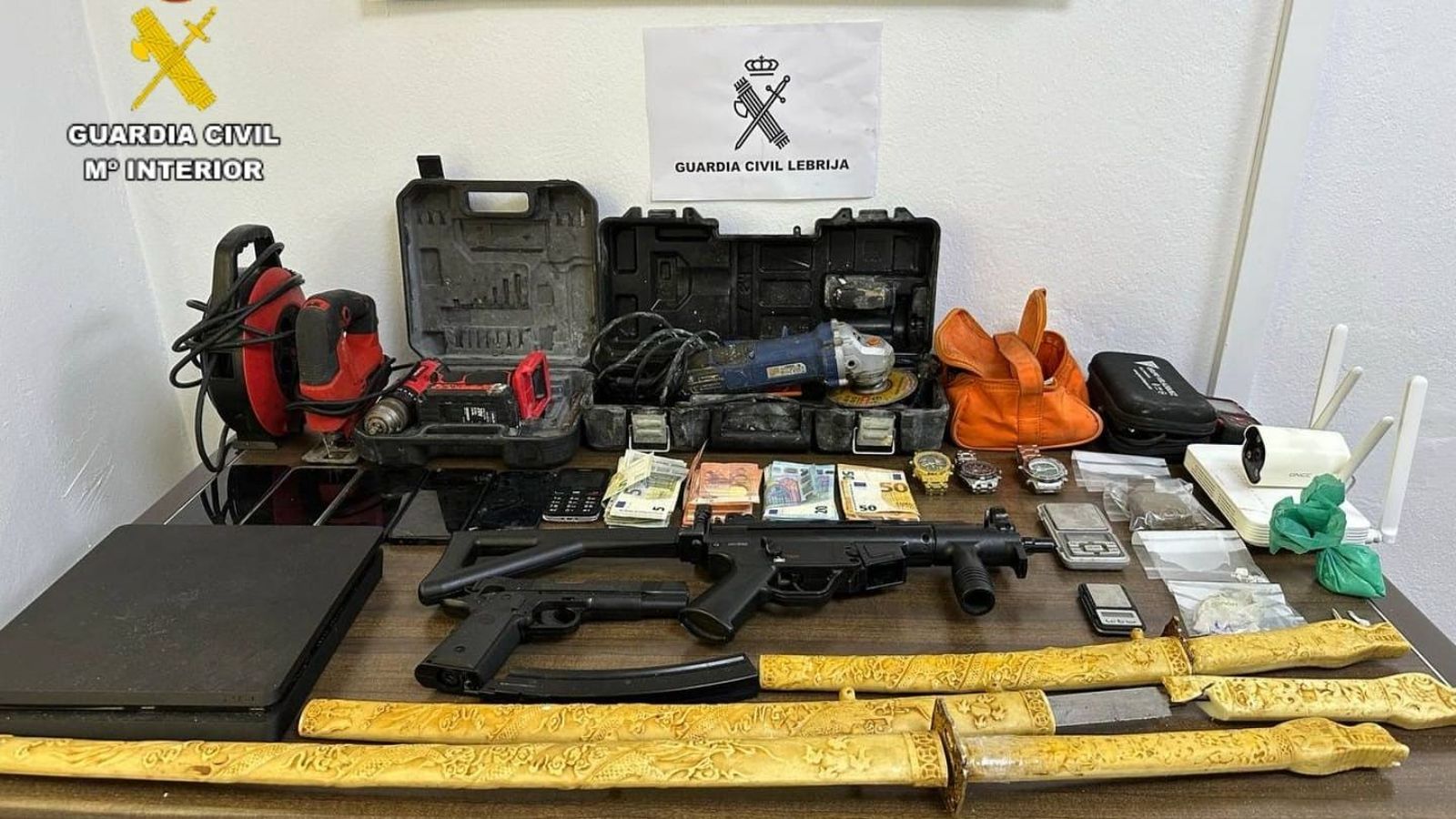 Material intervenido en la operación de Lebrija.