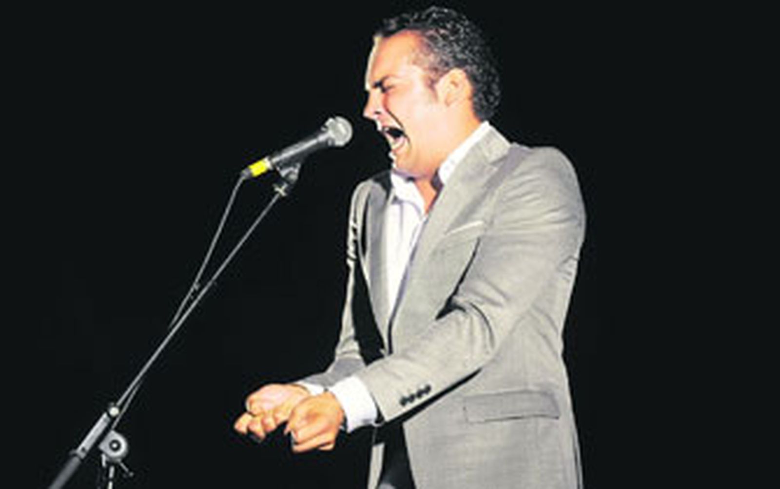 Jesús Méndez se deja la piel en una gira por festivales flamencos del país