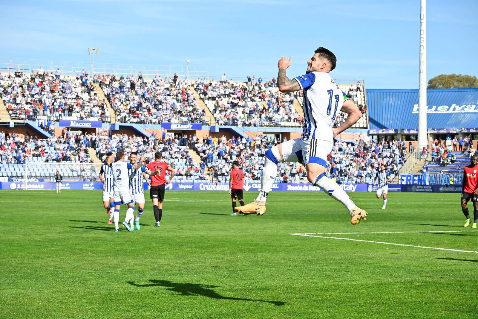 Caye Quintana celebra uno de los goles ante el Melilla.
