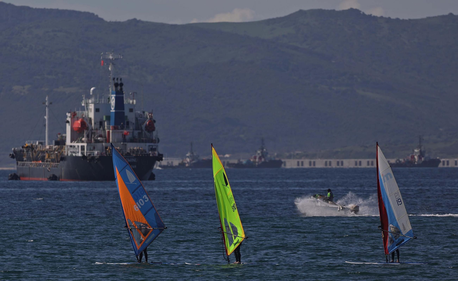 Fotos de la segunda jornada de la Copa de Andalucía de la clase windsurfer en La Línea
