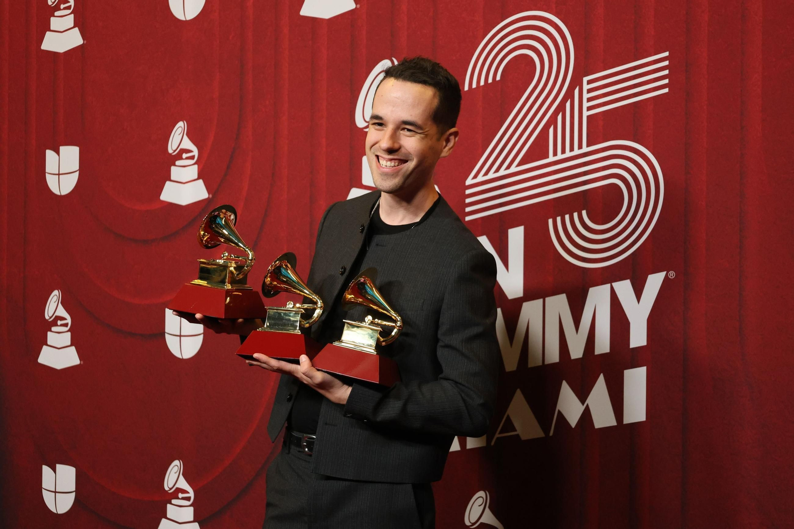 Todos los famosos, tendencias y curiosidades en la alfombra roja de la 25 edición de los Grammy Latinos