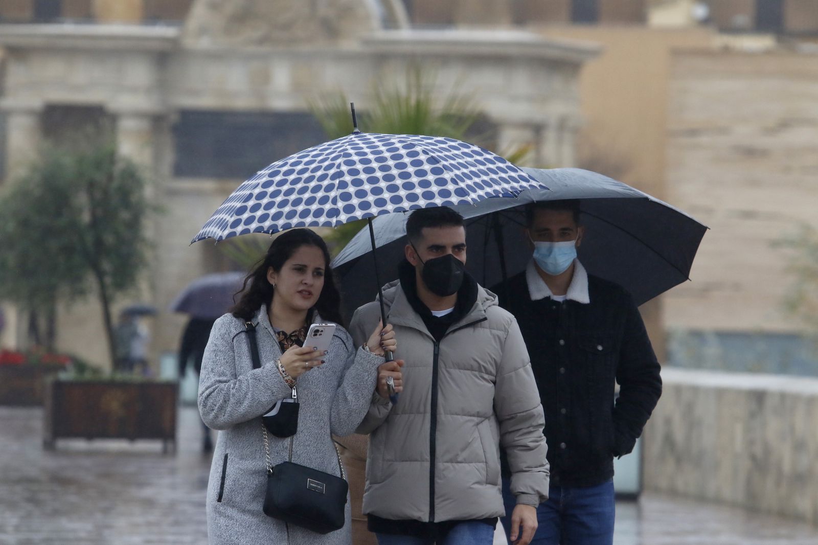 Un día de Navidad en Córdoba pasado por agua, en fotografías