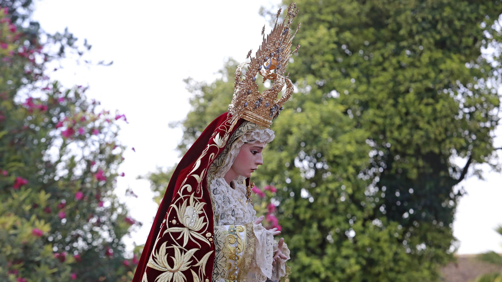 Imágenes del rosario de la Aurora de la Candelaria por los jardines de la Atalaya