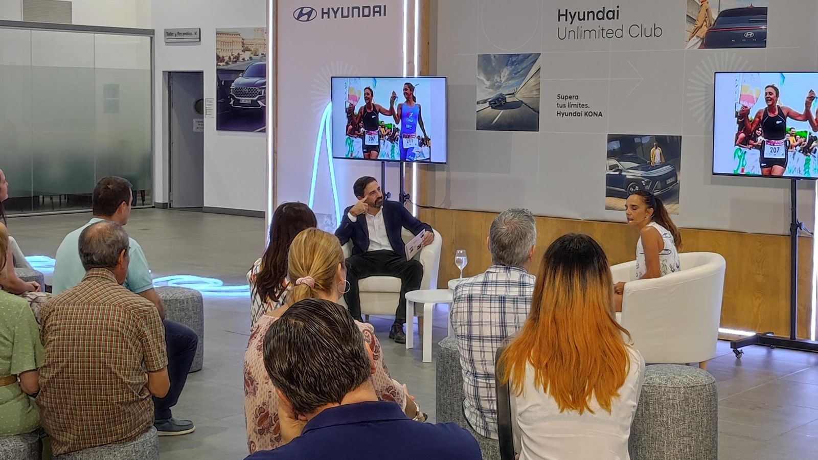 Durante su intervención, María Pujol compartió su experiencia sobre cómo ha perseverado y evolucionado hasta alcanzar sus metas tanto en su carrera profesional como en su vida personal.