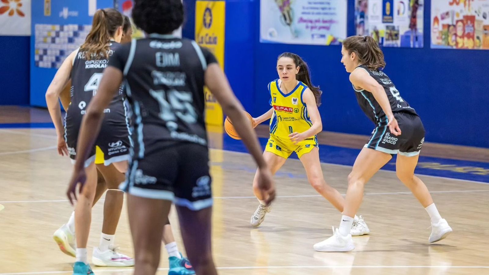 La base linense, durante el partido de su debut en la máxima categoría nacional