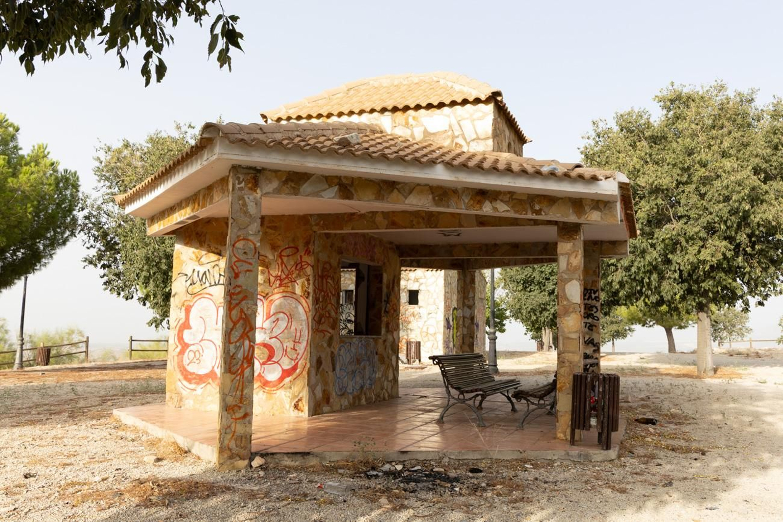 Estado de abandono del parque del Cerro de las Canteras