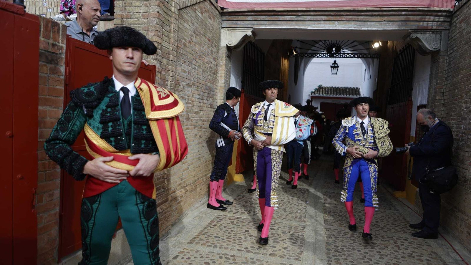 El Fandi, Miguel Ángel Perera y Daniel Luque en el paseíllo.