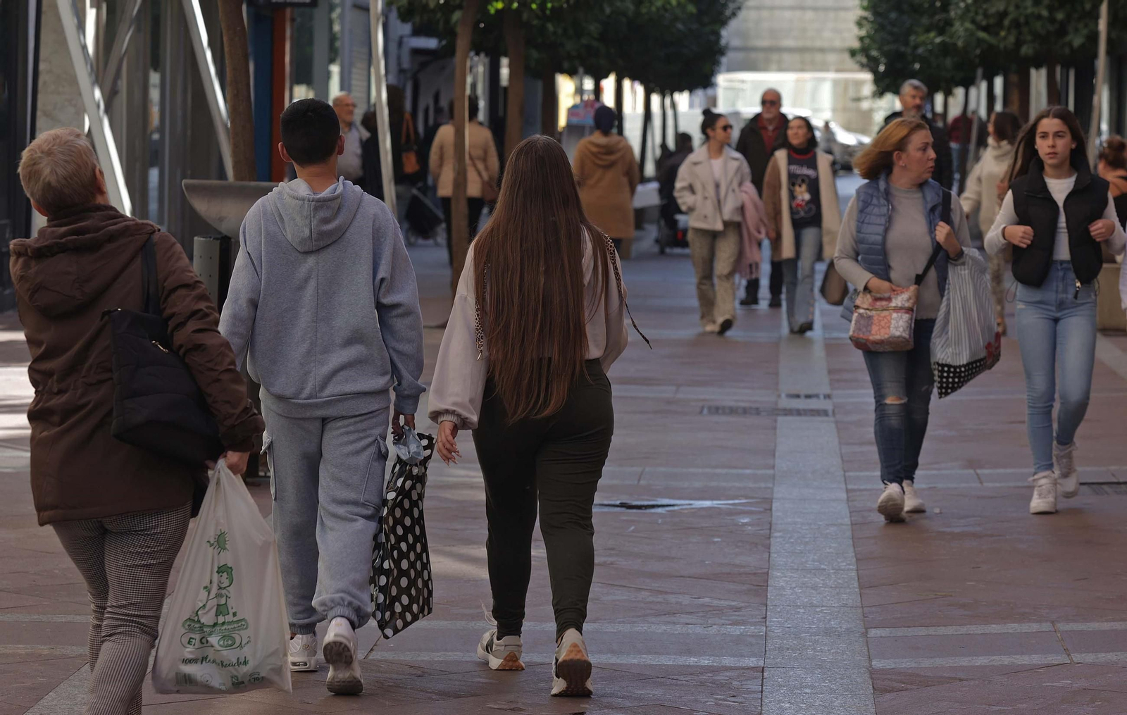 Gente en el centro de Algeciras.