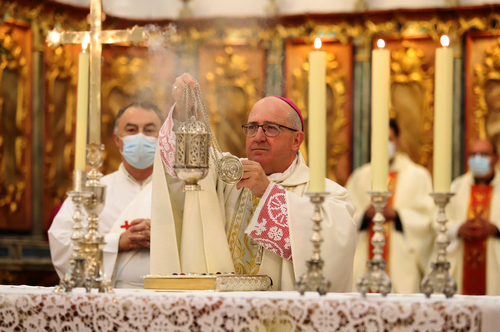 Imágenes de la ofrenda de la Guardia Real a la Virgen de la Cinta en la Catedral