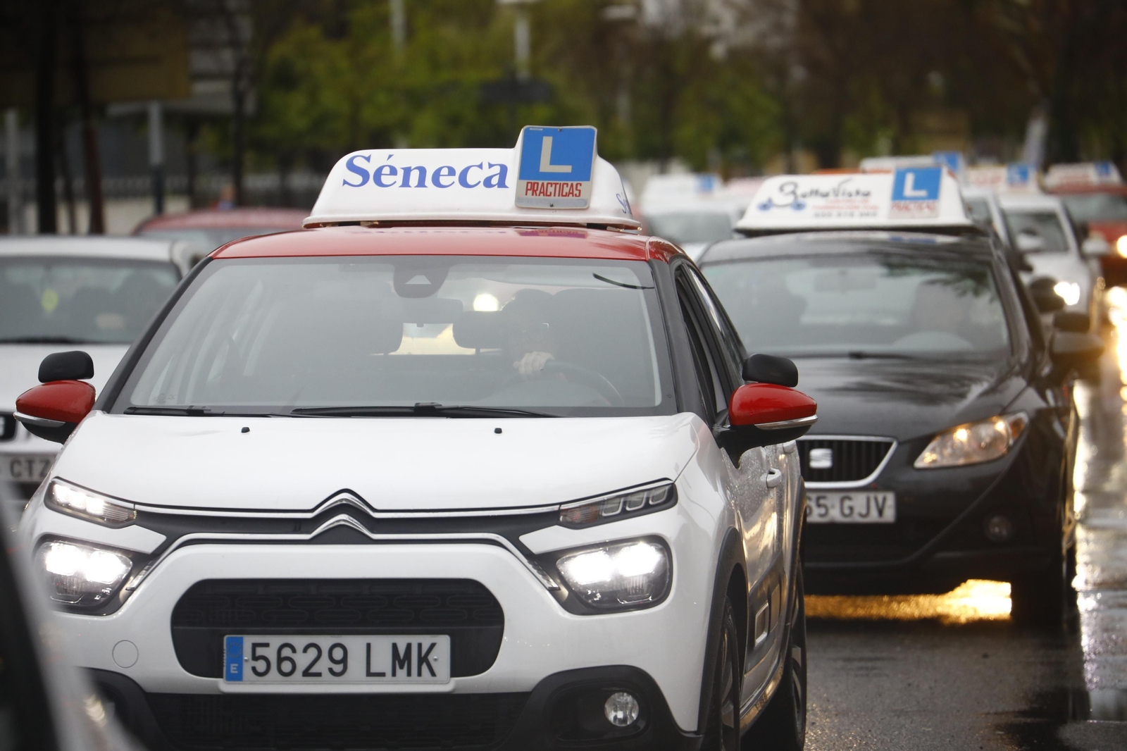 Las autoescuelas toman Córdoba, en fotografías.