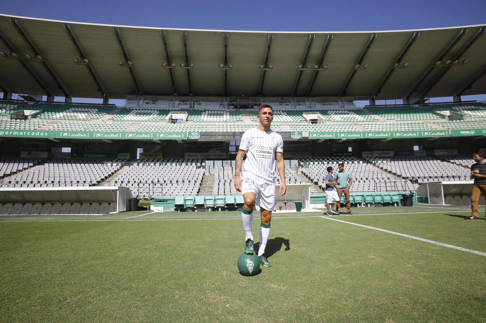 Las imágenes de la presentación de Christian Carracedo con el Córdoba CF