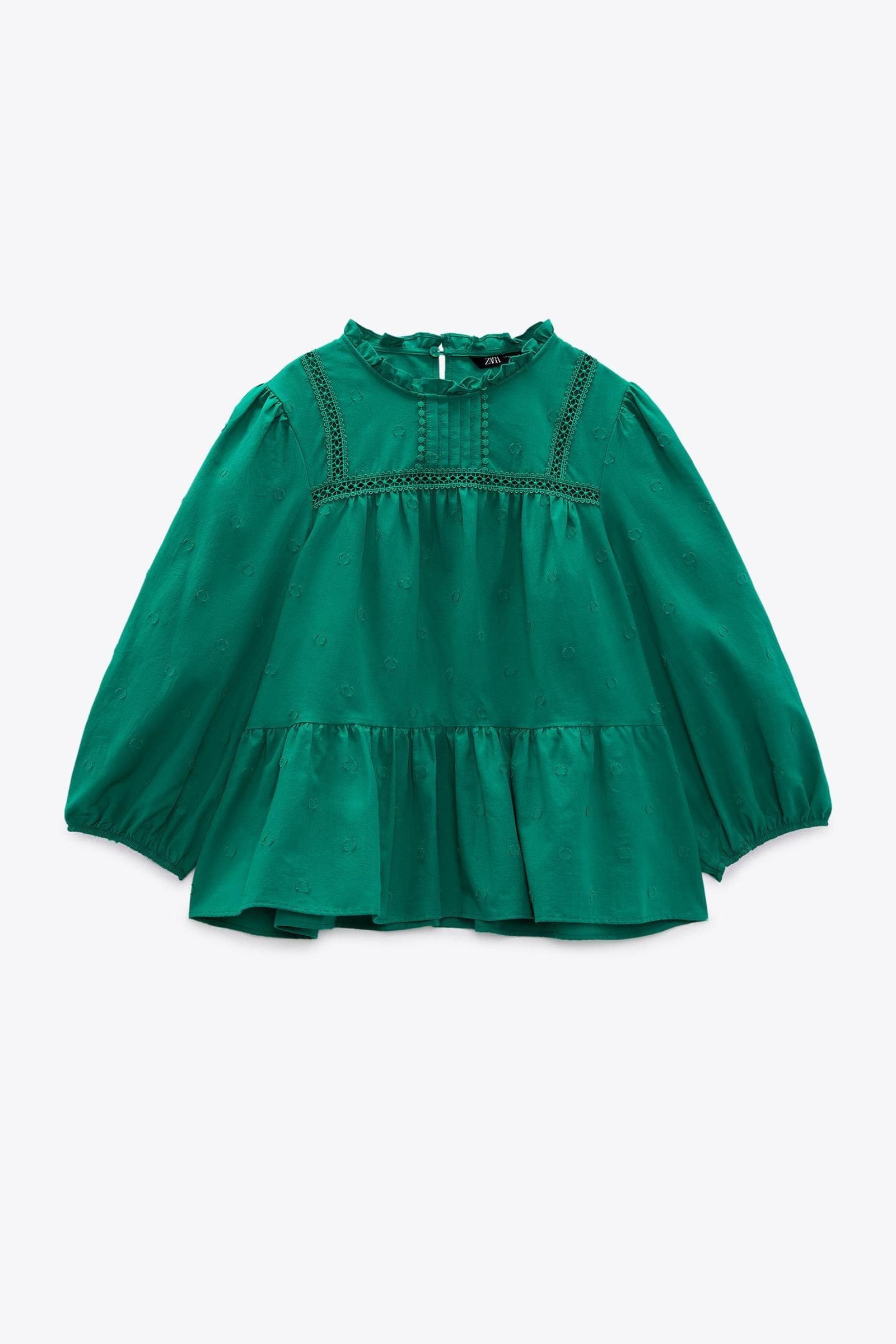 Camisa verde de Zara.