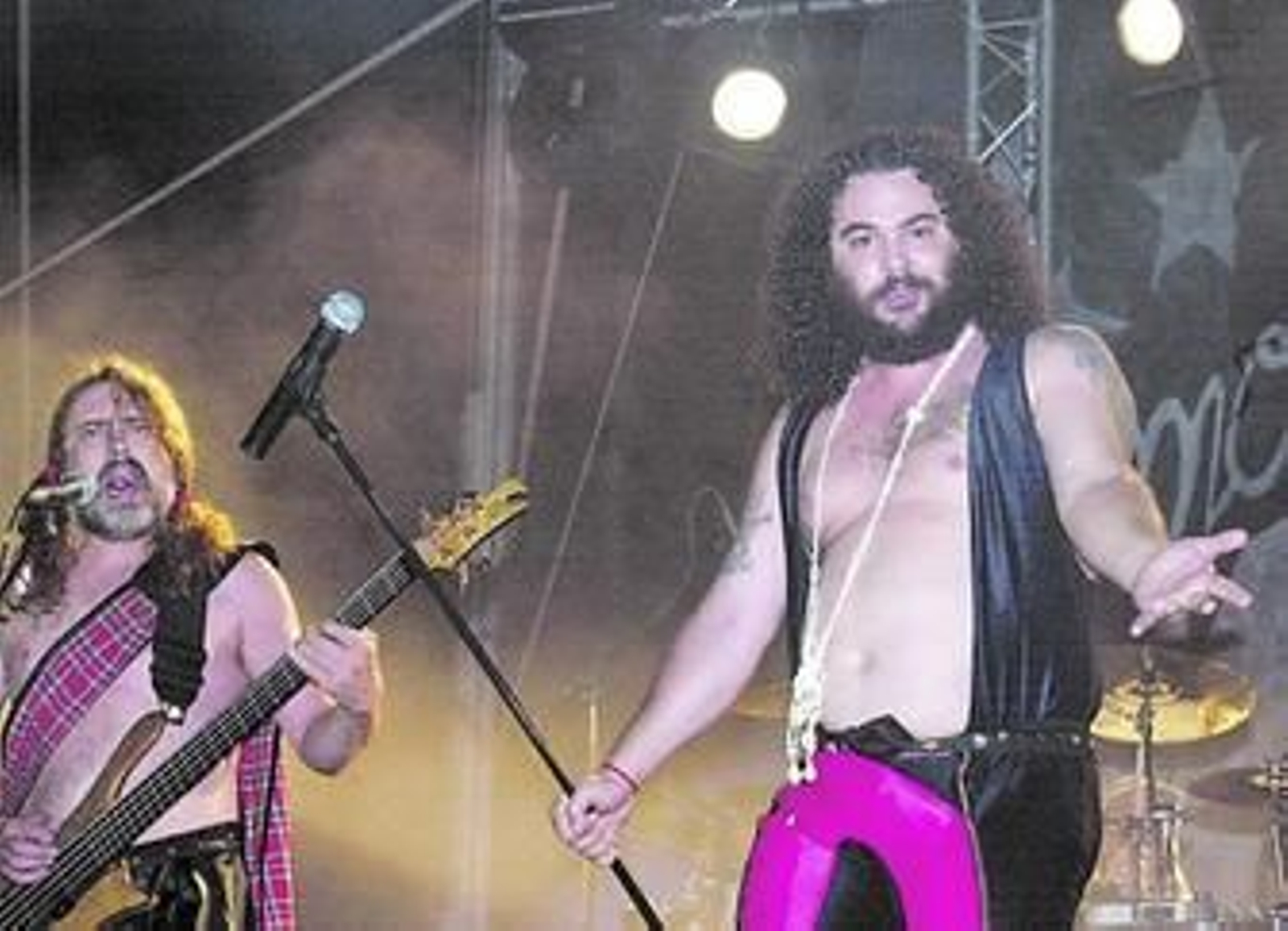 El humor musical de Mojinos escozíos, en el 'Alonso Sánchez'