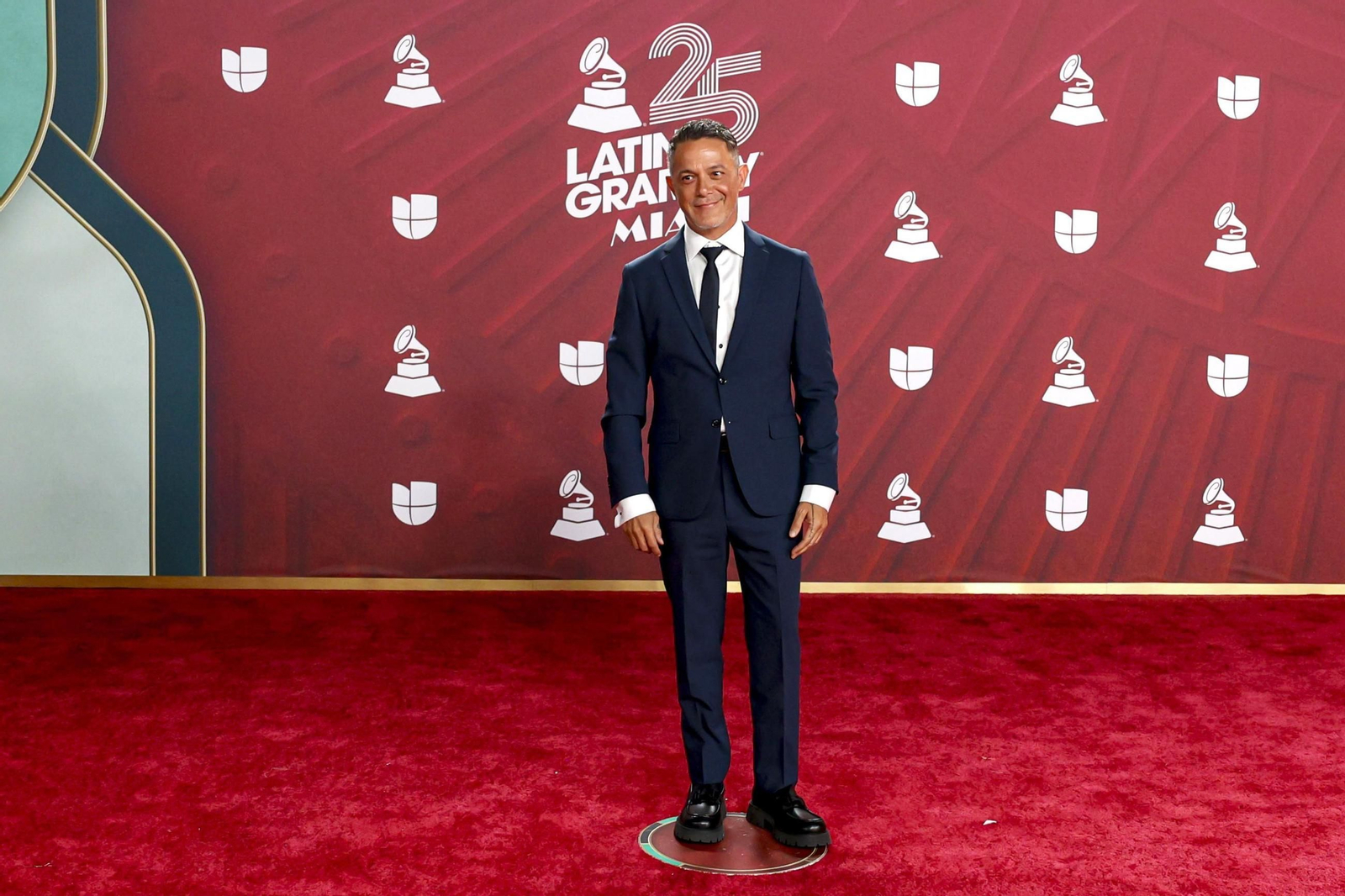 Todos los famosos, tendencias y curiosidades en la alfombra roja de la 25 edición de los Grammy Latinos