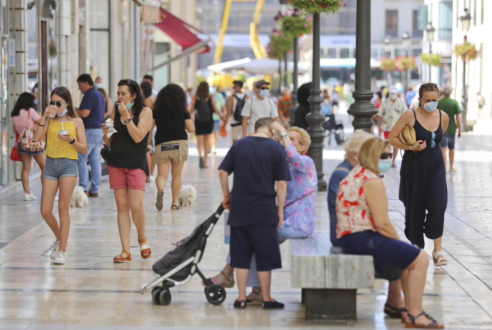 Fotos del primer día de mascarillas obligatorias en las playas y el Centro de Málaga