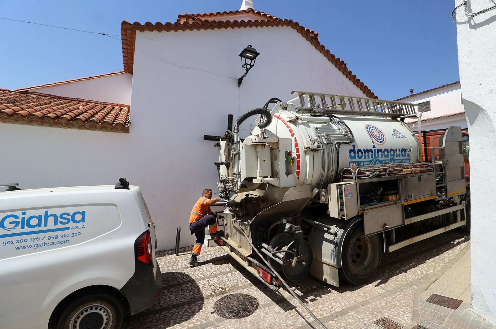 Imágenes de los vecinos de Los Romeros ya en sus casas tras el incendio