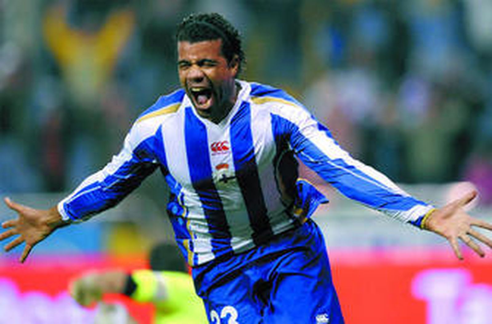 Bodipo celebra el tanto que permitía superar al Nancy y da la clasificación al Dépor.