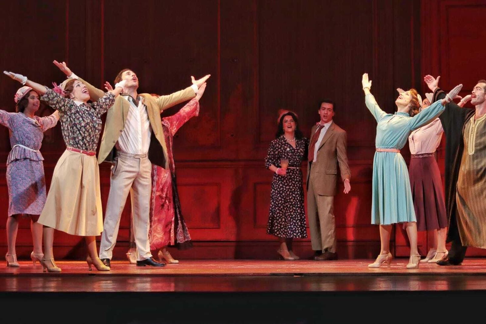 El musical 'El tiempo entre costuras', en el Teatro Cervantes hasta 10 de septiembre, en imágenes