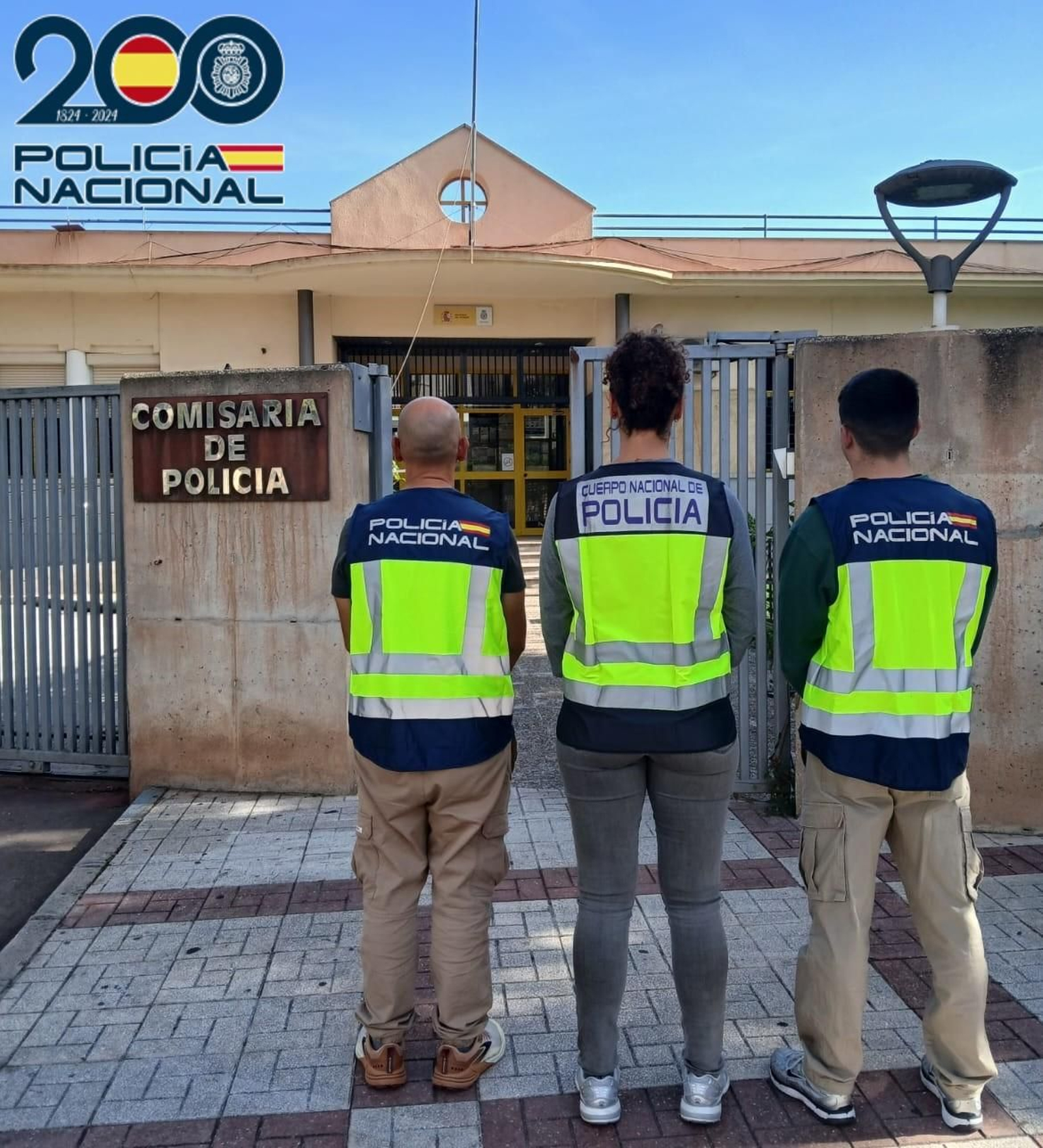 Los tres policías que han protagonizado el servicio humanitario en Málaga