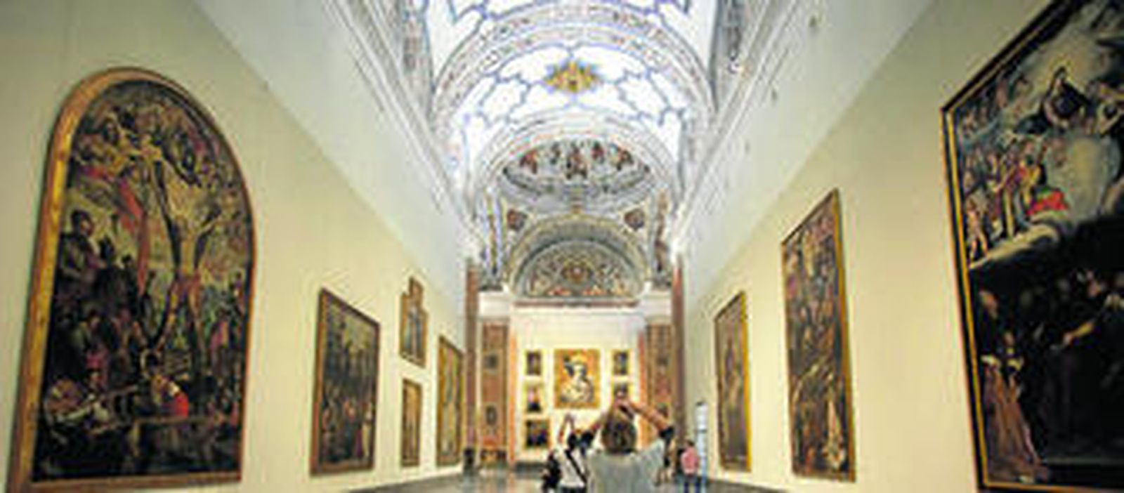 La monumental sala V, que ocupa la antigua iglesia del Convento de la Merced, alberga hoy algunas de los más bellas piezas firmadas por Murillo.