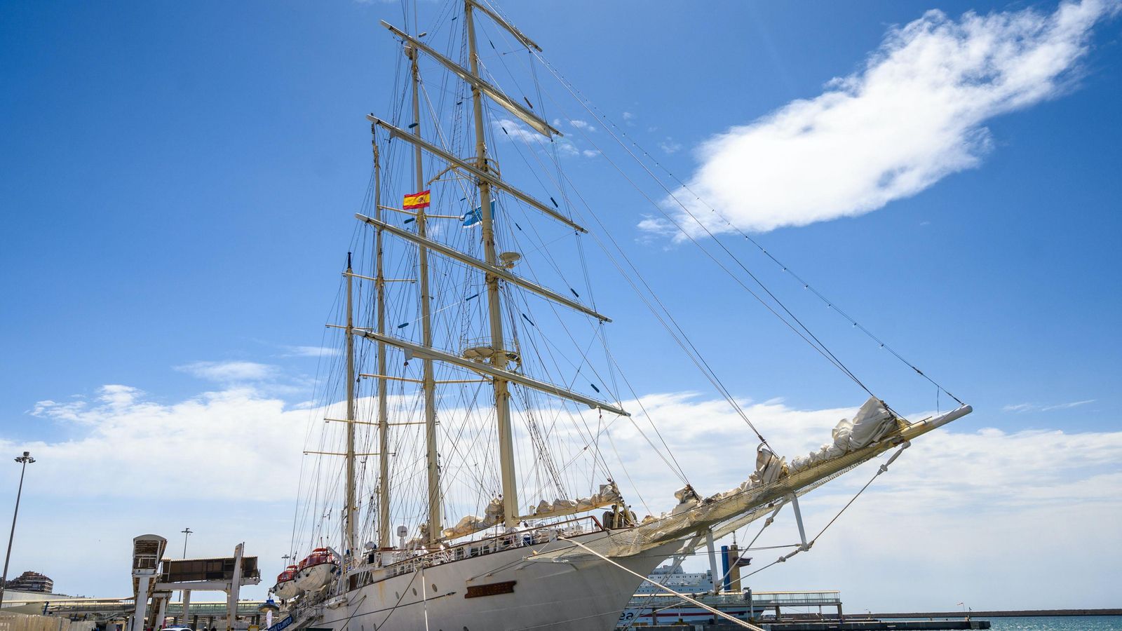 El crucero velero Star Clipper llegaba en 2024 por primera vez al puerto de Almería
