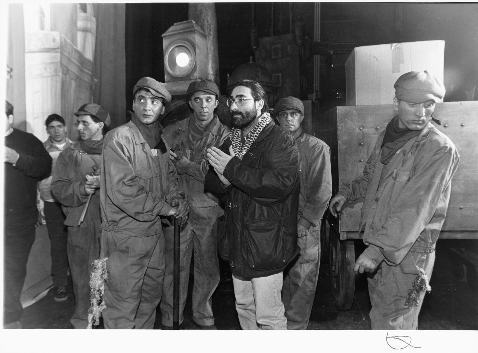 Martínez Ares junto a varios componentes de 'El Vapor', su comparsa de 1997.