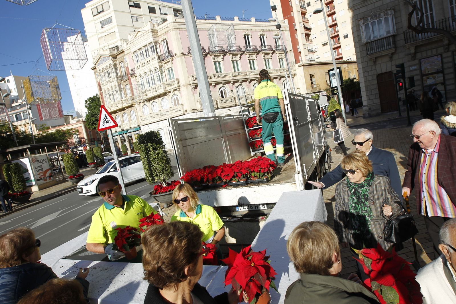 Almería se tiñe de rojo con la entrega de más de 2.000 pascueros