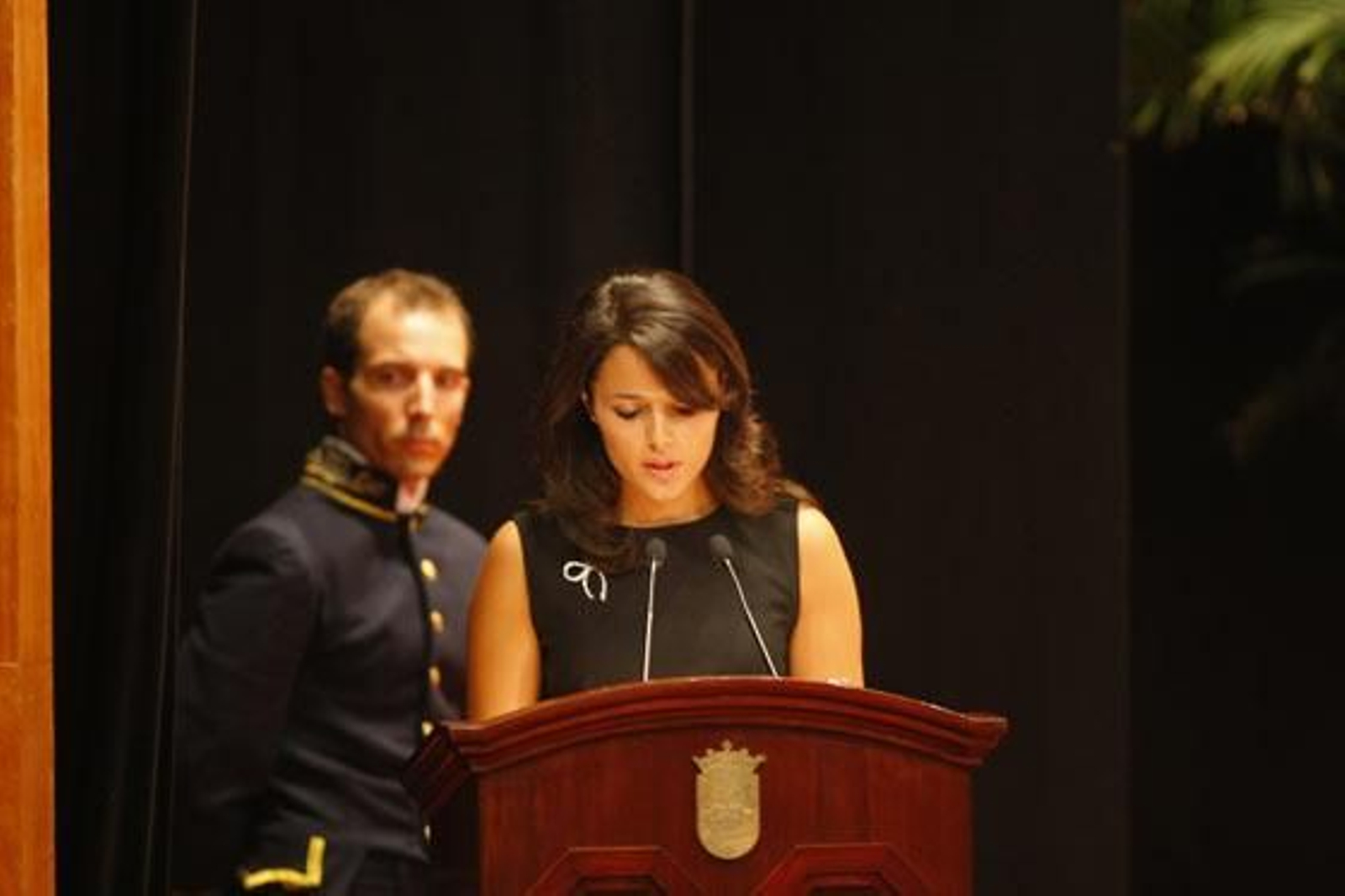 Sara Dueñas, la diputada más joven del Congreso, leyó los primeros párrafos de los textos de los diputados del Diez. 


Foto: Julio Gonzalez