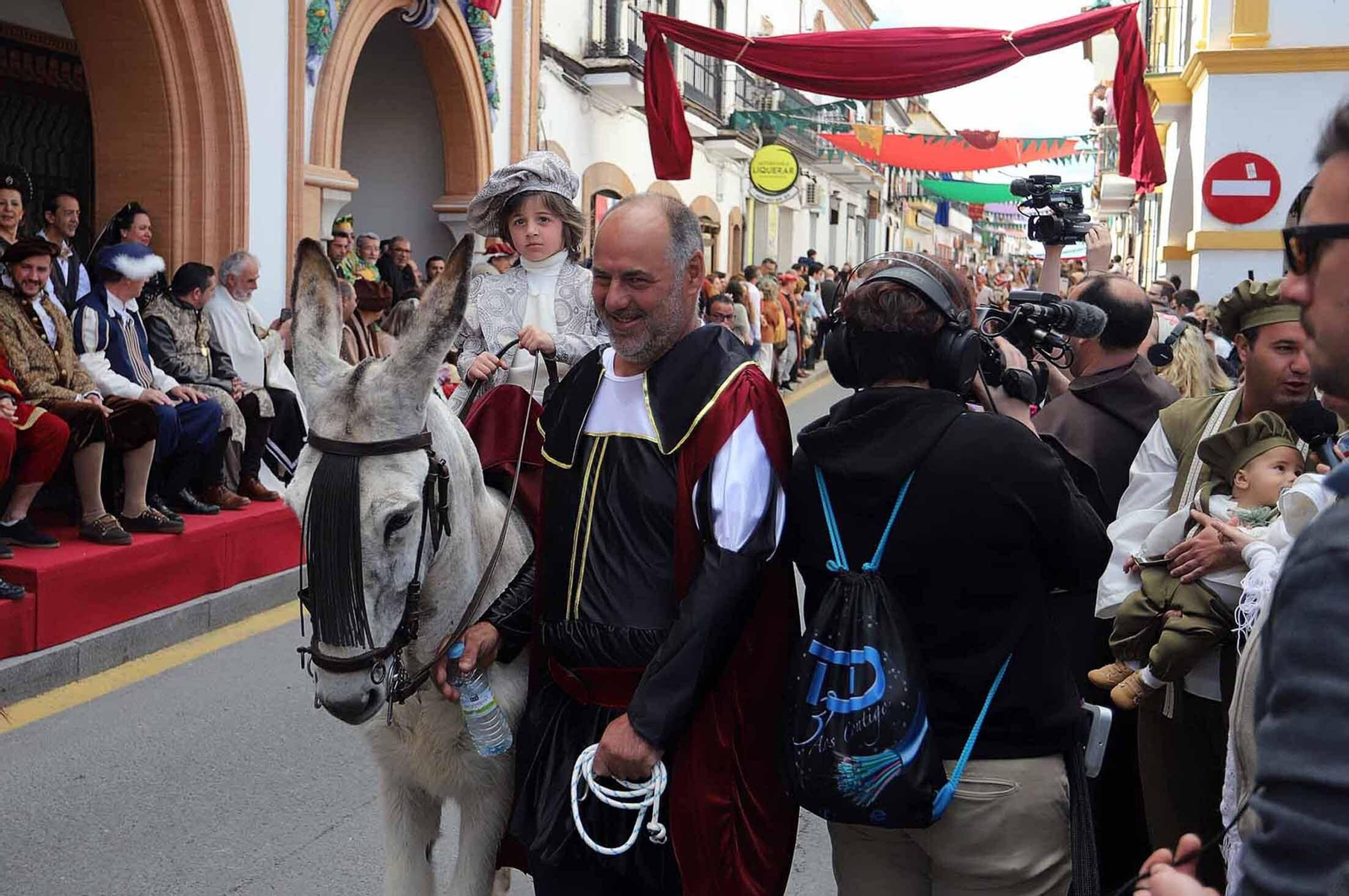 Imágenes del gran ambiente en la Feria Medieval de Palos de la Frontera, Huelva