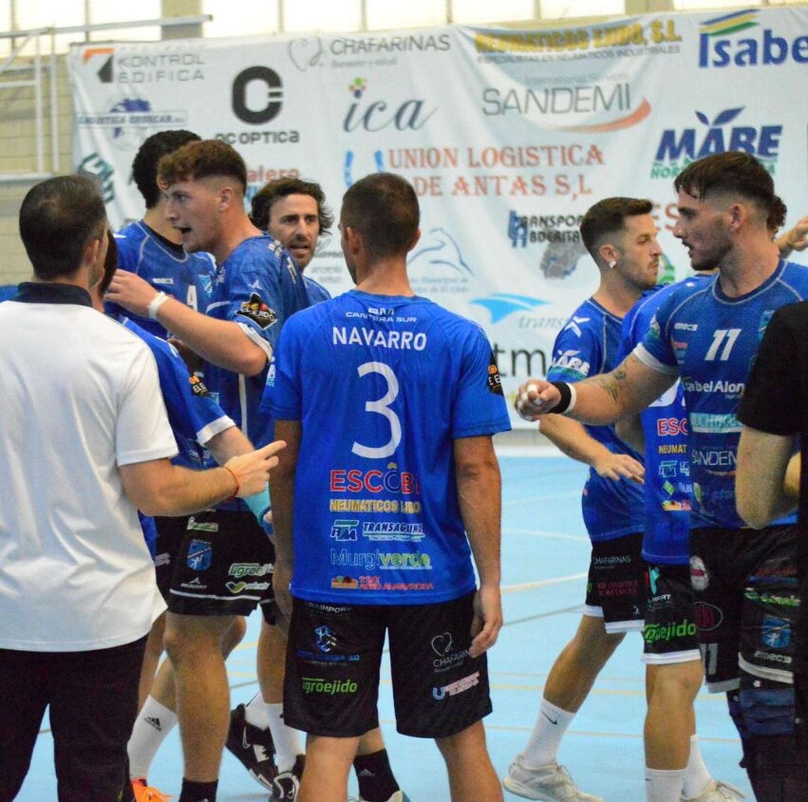 Los jugadores del conjunto canterano-sureño durante un partido de esta temporada disputado en casa.