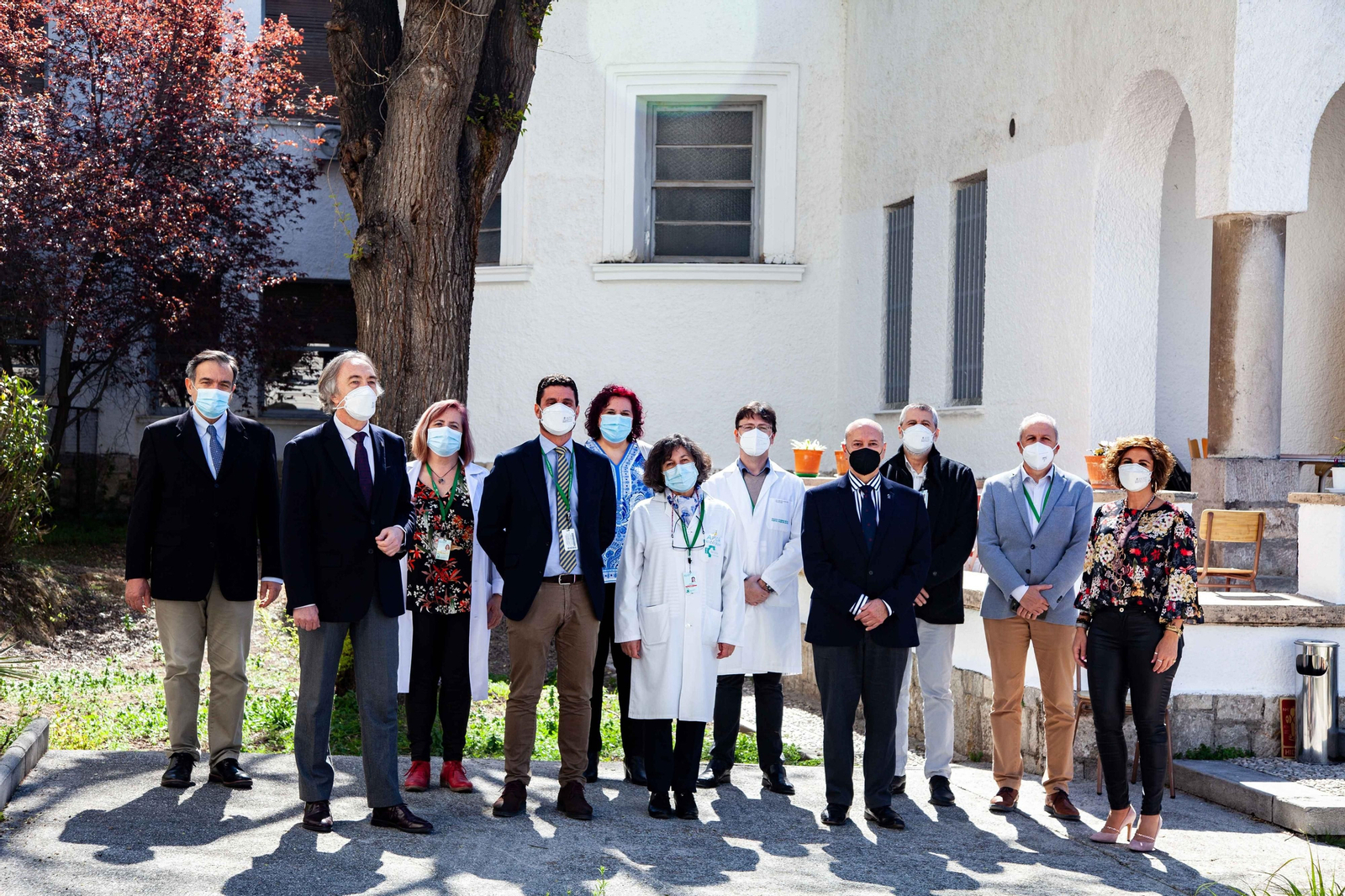 Foto de grupo tras la presentación del traslado de la Comunidad Terapéutica de Salud Mental de Granada