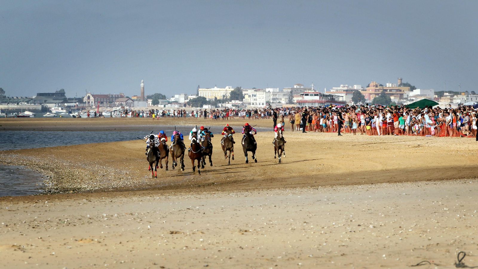Espectacular aspecto de la playa mientras se disputaba el Premio Diputación. Espectacular aspecto de la playa mientras se disputaba el Premio Diputación.